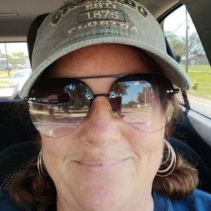 Meet your Posher, Debbie